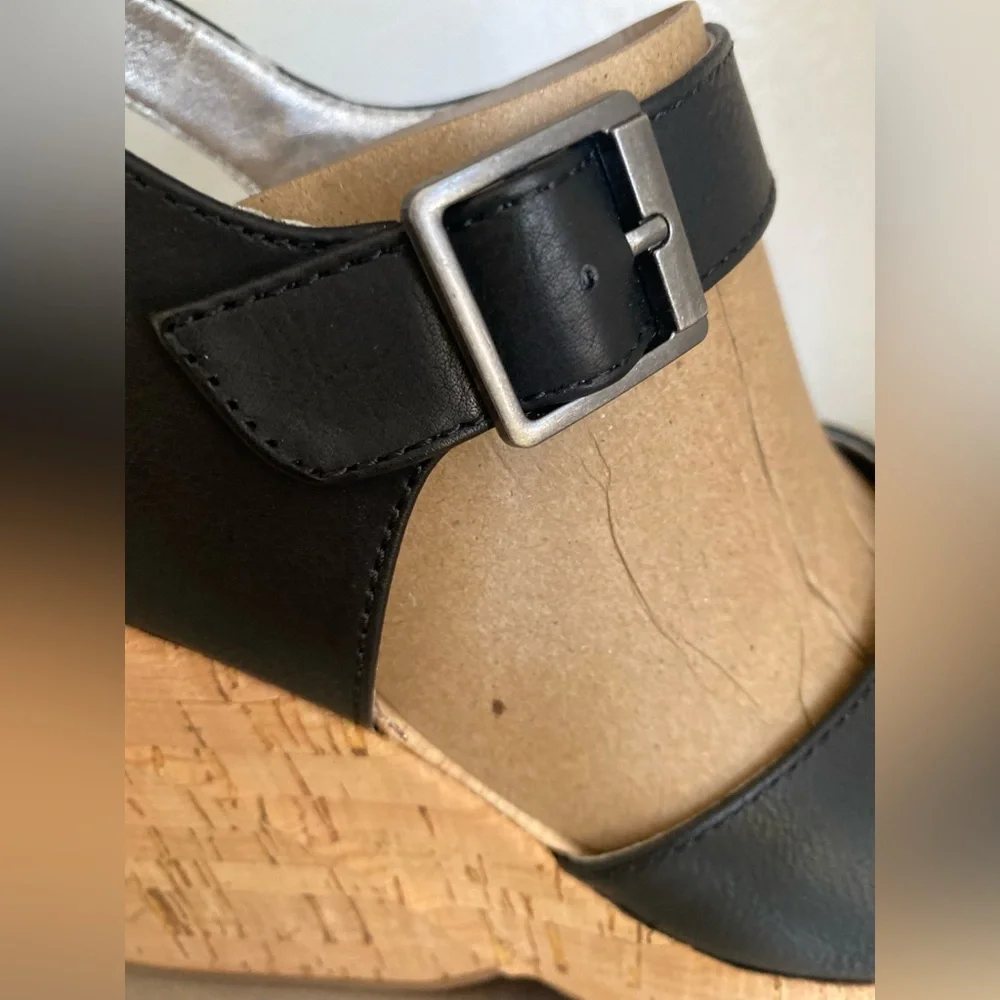 KORKS..WOMENS Black Leather Wedge Sandals